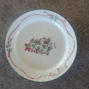 VTG Corelle Callaway Holiday dinner plate, discontinued by Corning, USA